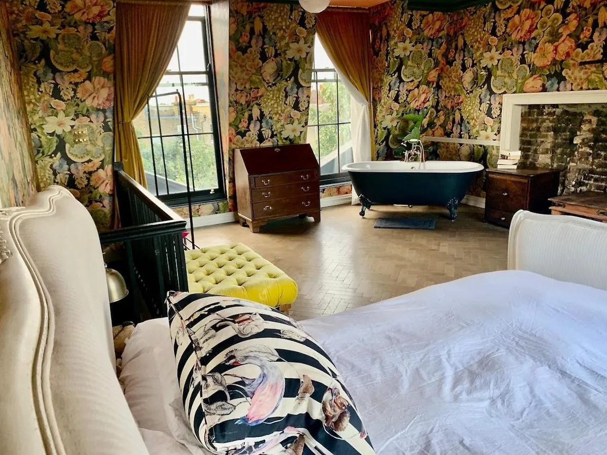 Luxury Town House In The Heart Of Clapton London United Kingdom