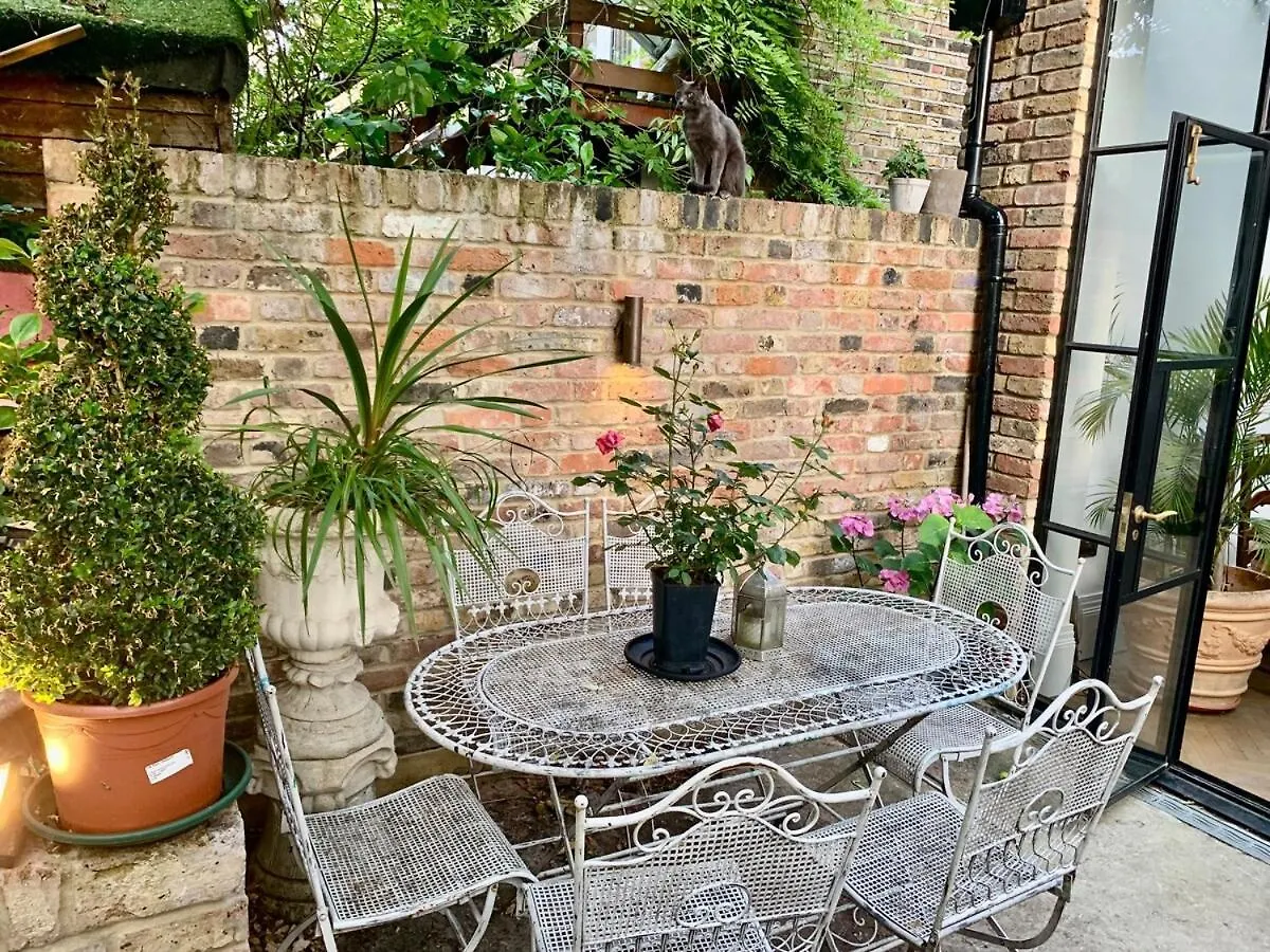 Luxury Town House In The Heart Of Clapton London 0*,  United Kingdom